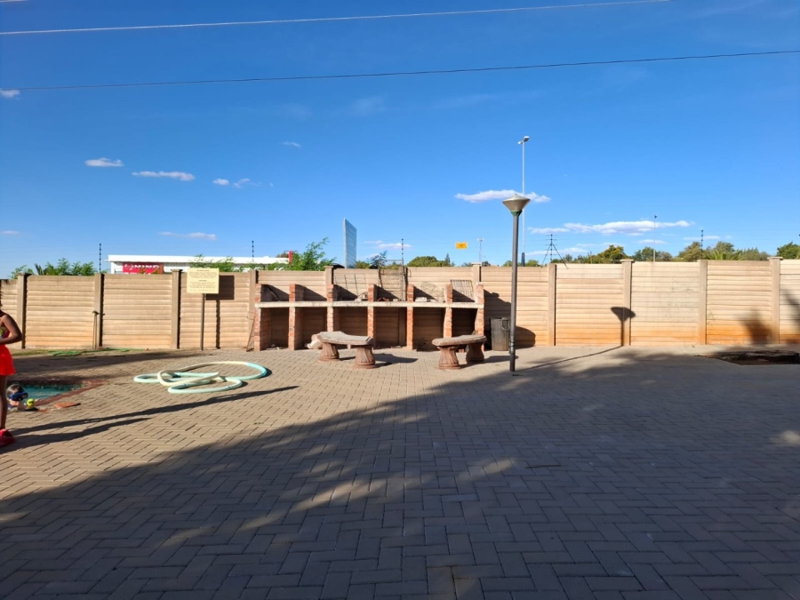 2 Bedroom Property for Sale in Langenhovenpark Free State